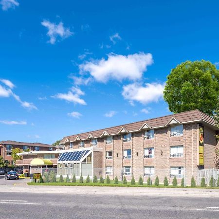 Super 8 By Wyndham Toronto East On Hotel Exterior foto