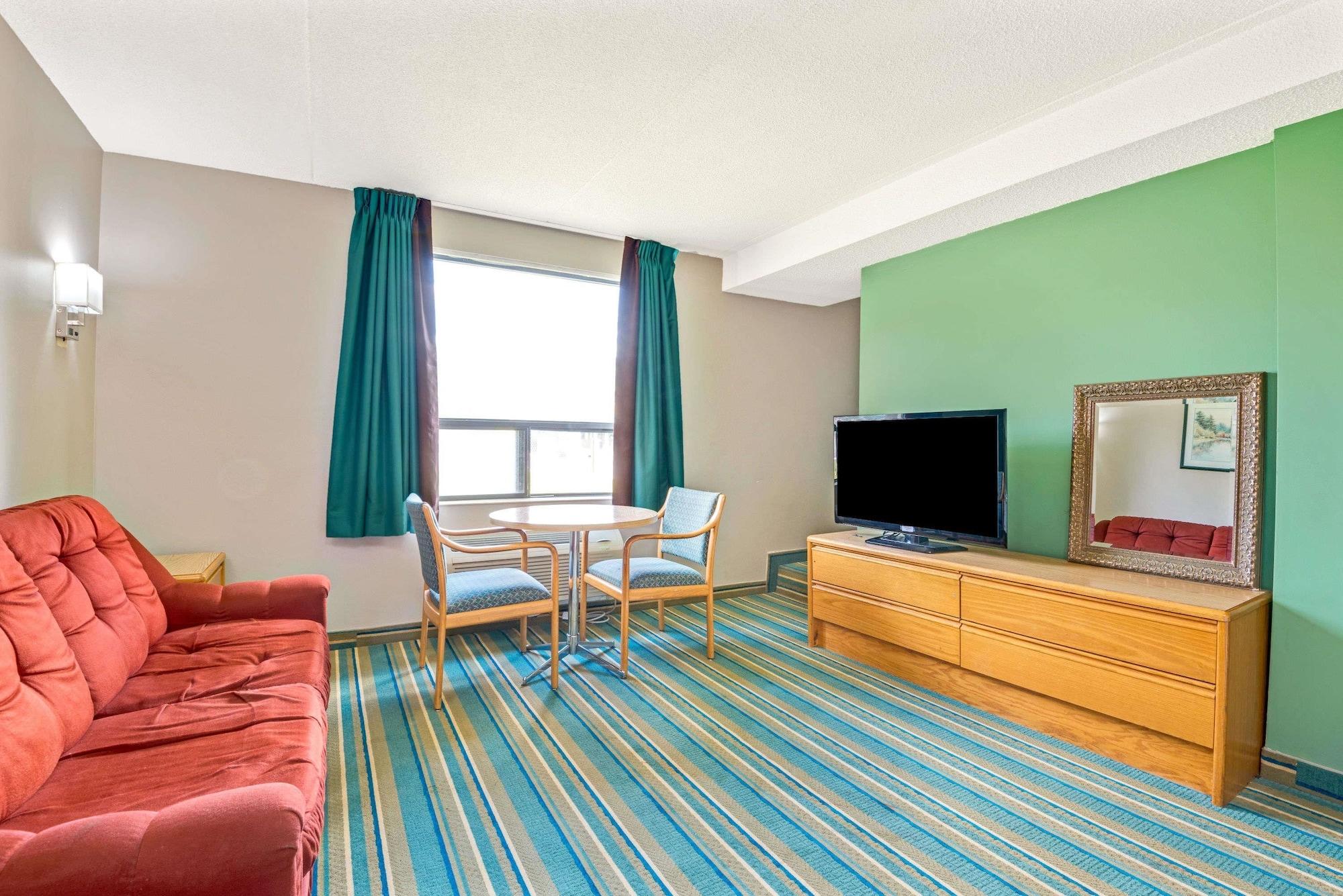 Super 8 By Wyndham Toronto East On Hotel Exterior foto