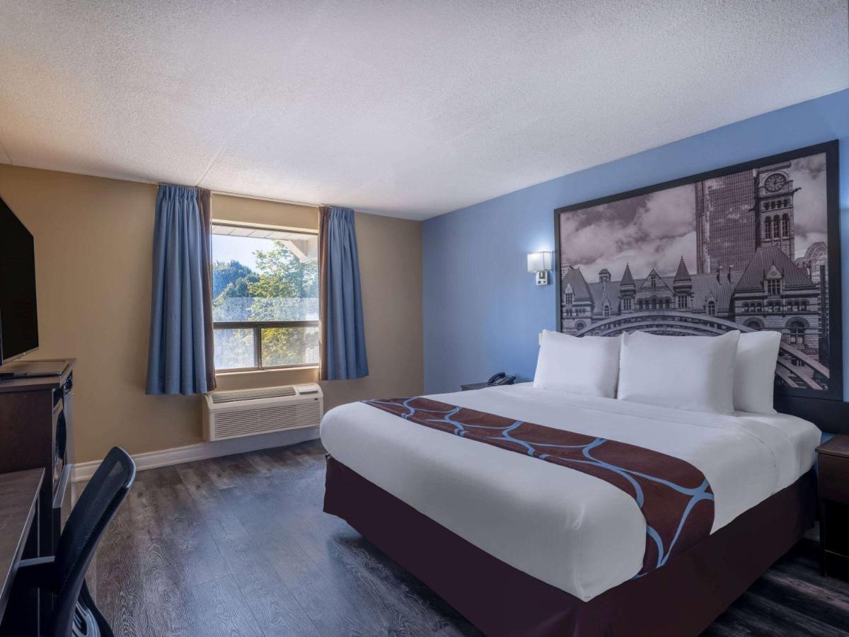 Super 8 By Wyndham Toronto East On Hotel Exterior foto