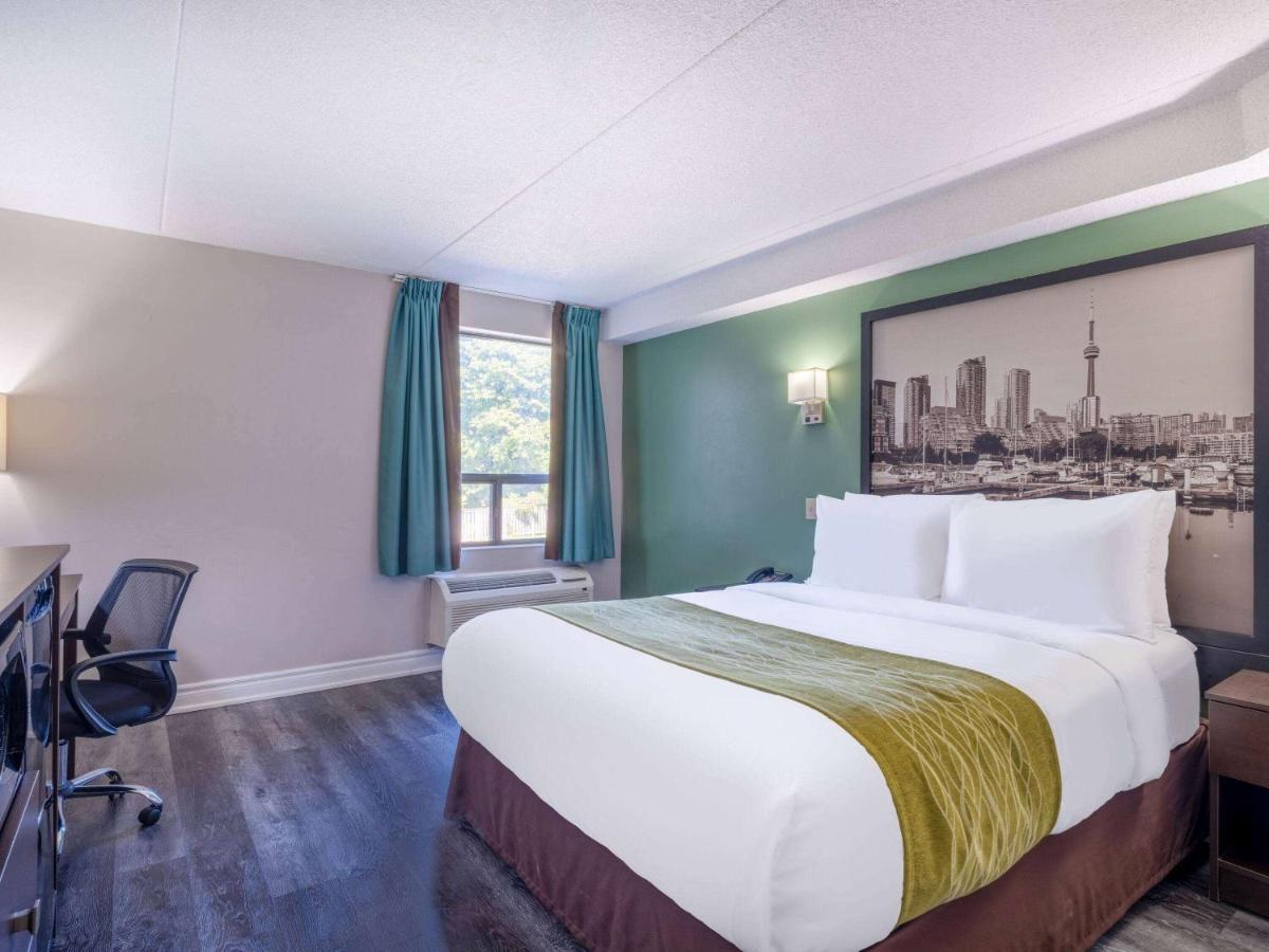 Super 8 By Wyndham Toronto East On Hotel Exterior foto