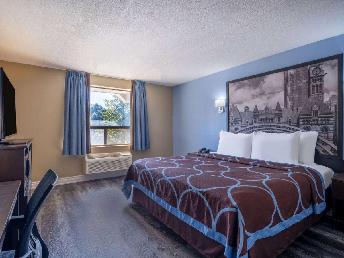 Super 8 By Wyndham Toronto East On Hotel Exterior foto