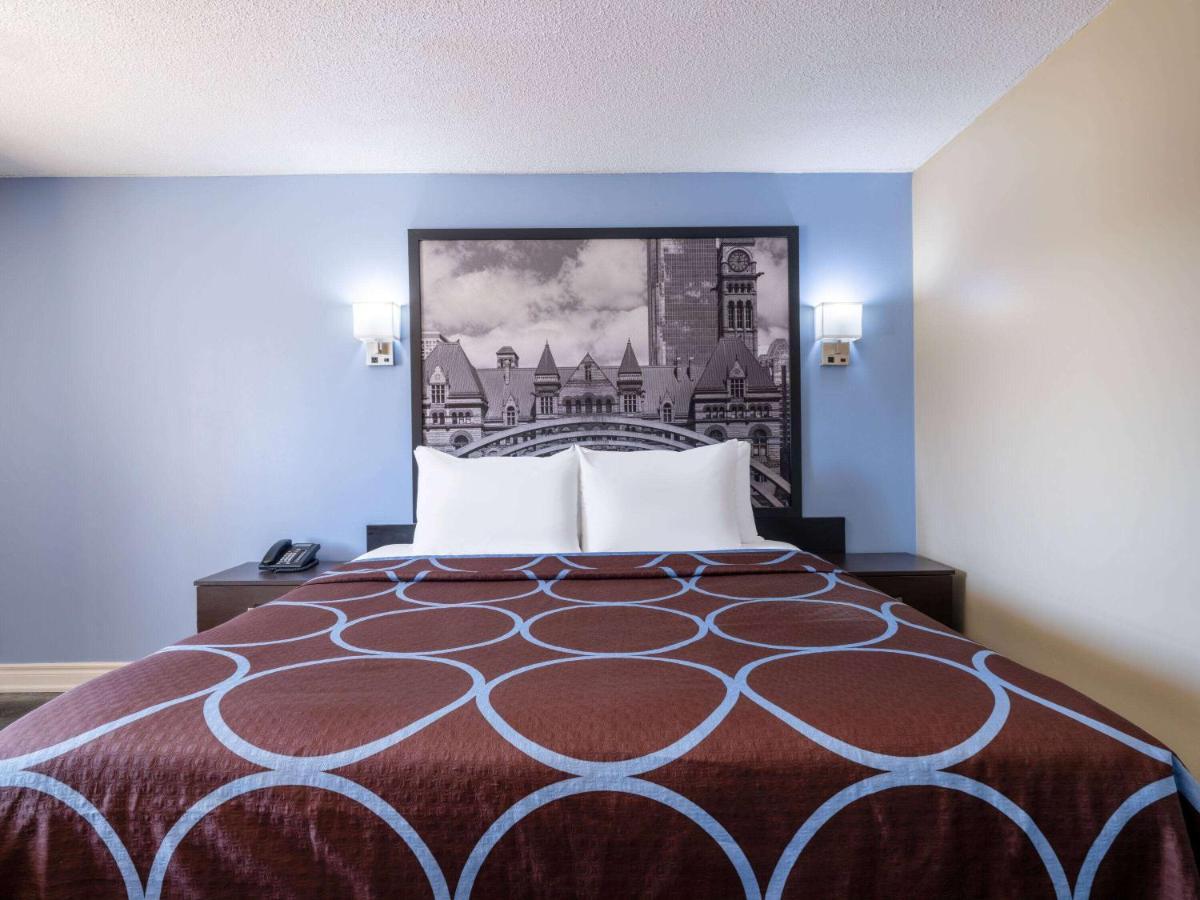 Super 8 By Wyndham Toronto East On Hotel Exterior foto