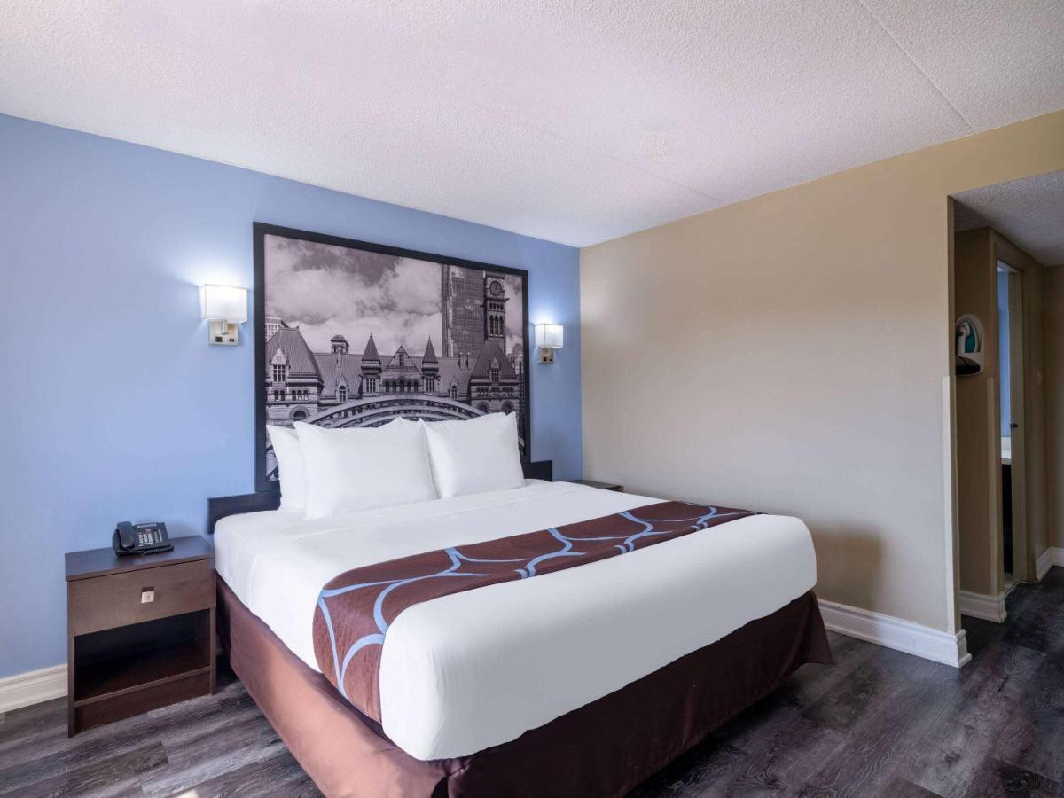Super 8 By Wyndham Toronto East On Hotel Exterior foto